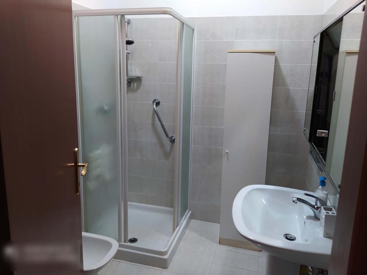 Stanza Con Bagno Ed Accesso Privati Hotel Trieste Luaran gambar